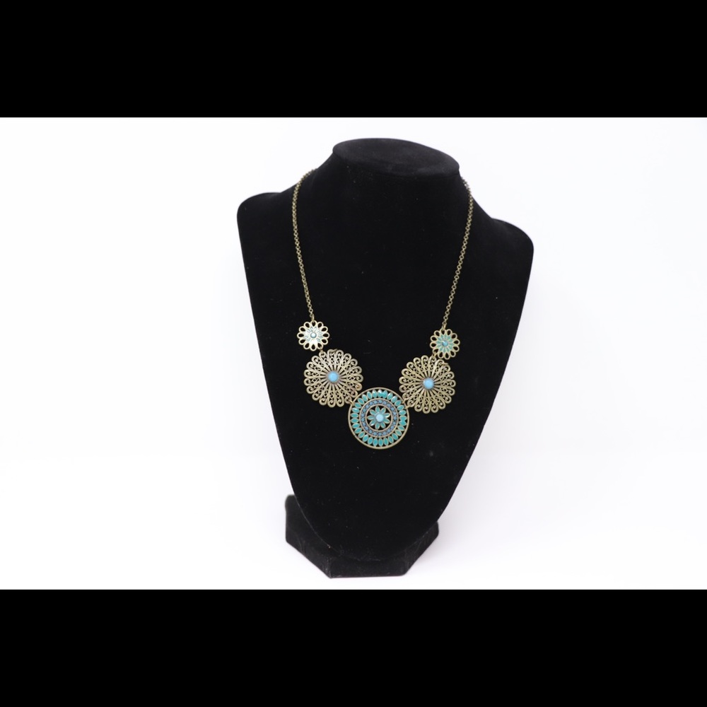 Cute silver and turquoise toned necklace.